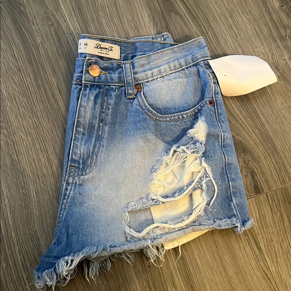 Denim&Co Blue Jean Shorts with Distressed Details - Picture 3 of 6